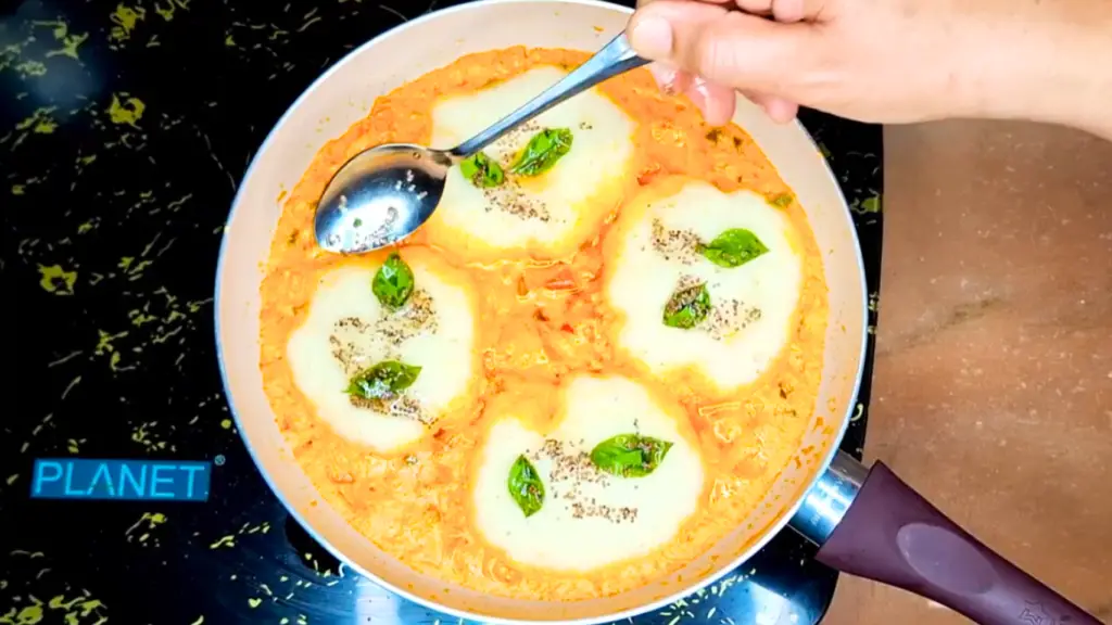 idli shakshuka