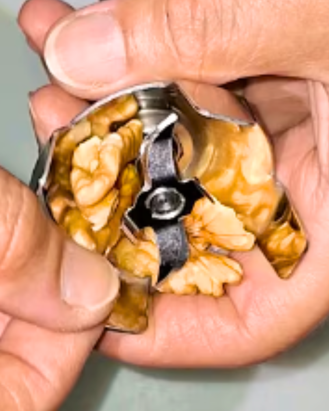 how to chop walnuts